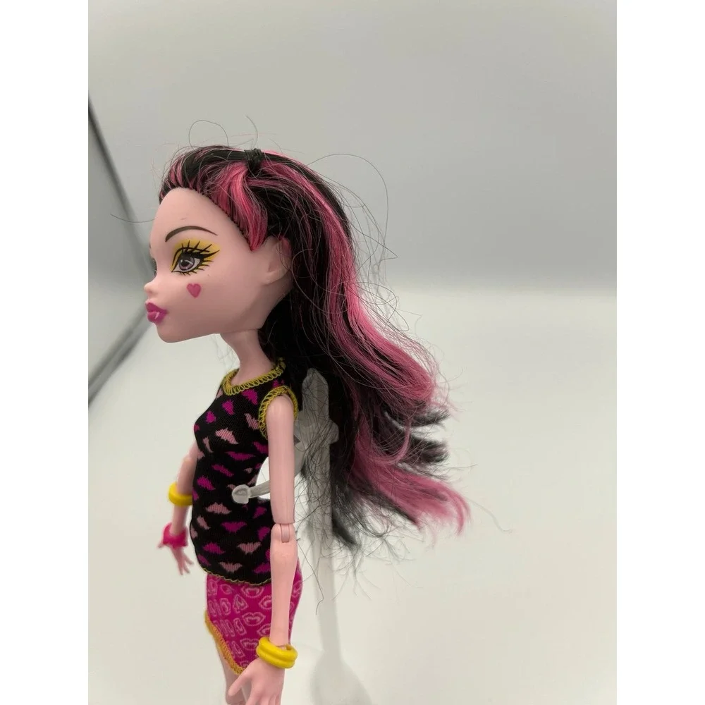 Monster High Creepateria Draculaura fashion doll